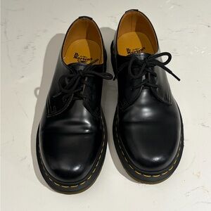 1461 Smooth Leather Oxford Dr. Martens flats- Black w Yellow Stitching sz 9